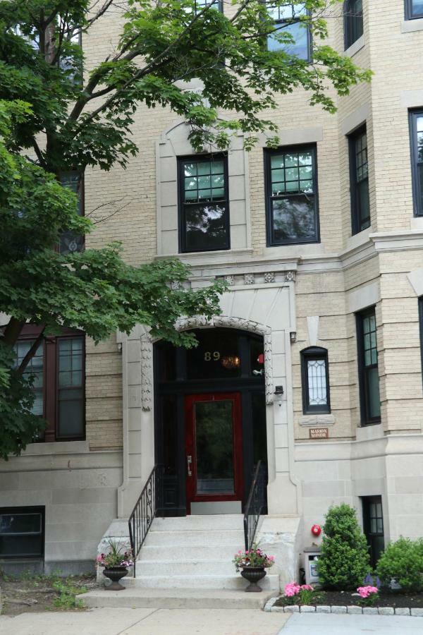 Stylish Studio In Brookline-5Min Train To Boston.. #2 מראה חיצוני תמונה